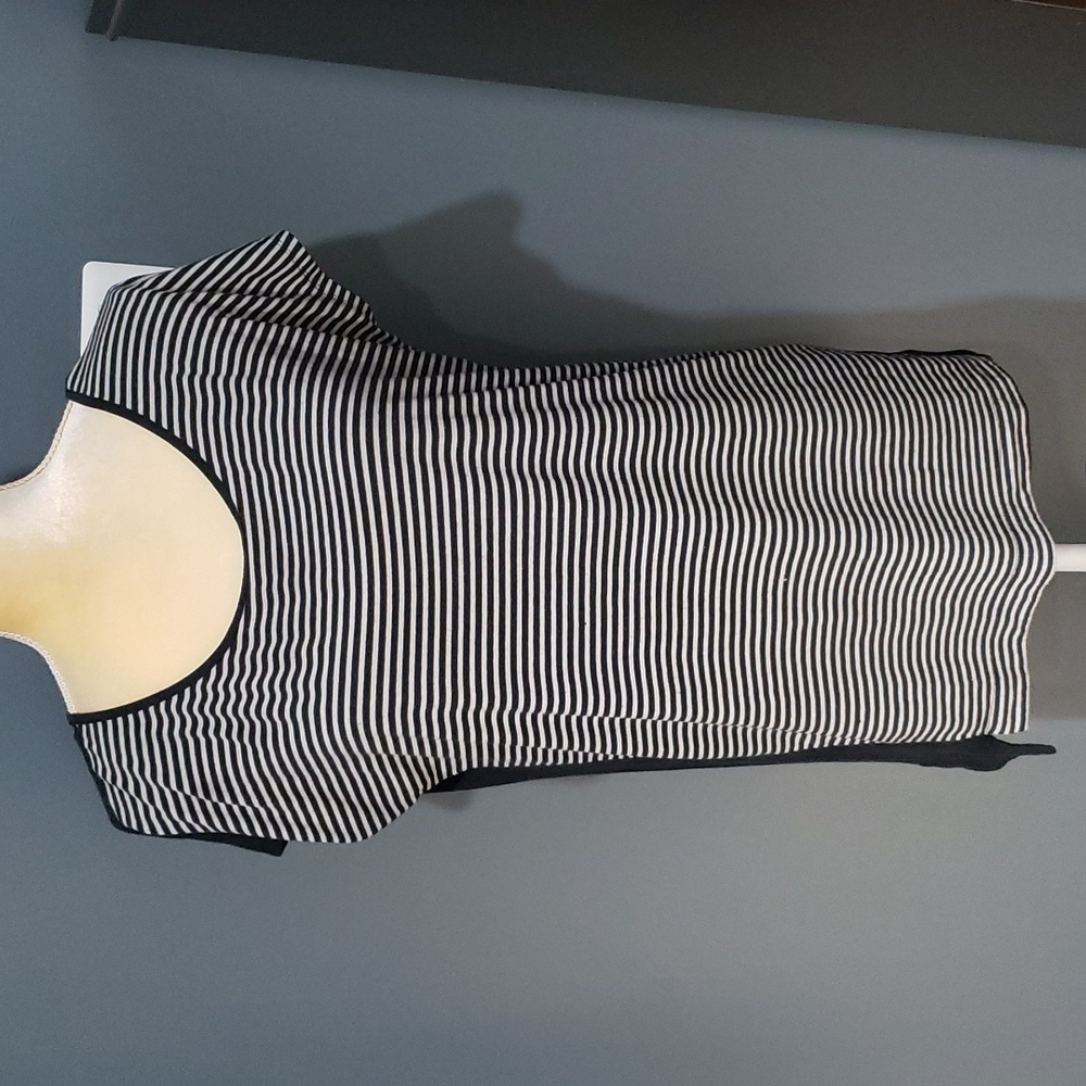 Athleta Striped Muscle T Shirt Sz M